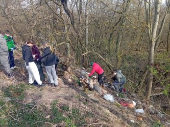 Čistenie obce Bzovík - Deň Zeme