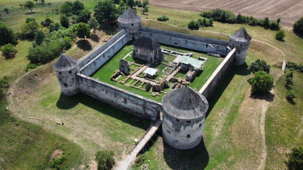 Hrad Bzovík