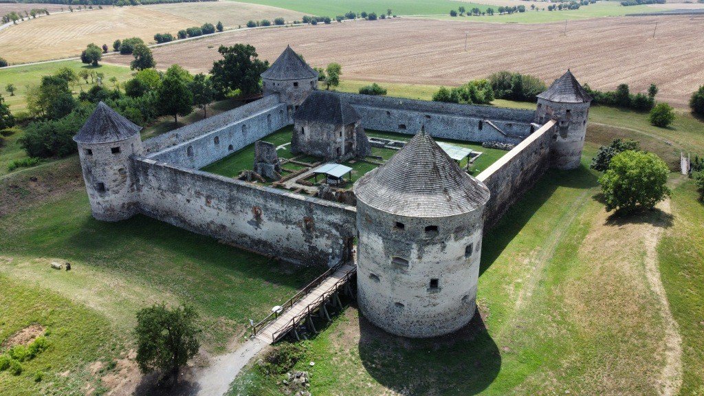 Hrad Bzovík